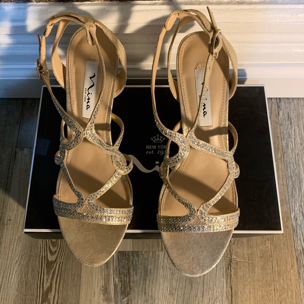 NINA WOMENS VARSHA DRESS SANDALS, GOLDINA SKYLINA